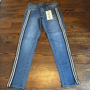 Girls denim jeans brand new with tags. Size 8.